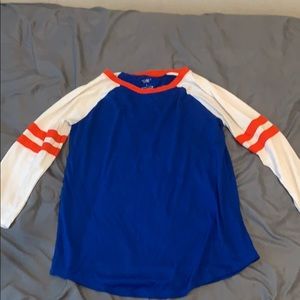 Blue, red, and white long sleeve round neck shirt